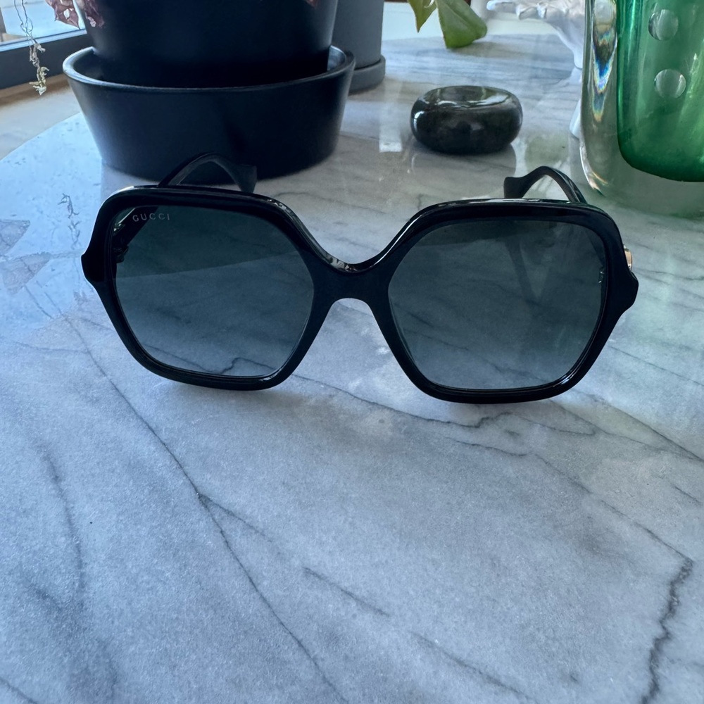 Gucci Black Oversized Sunglasses - Picture 4 of 6